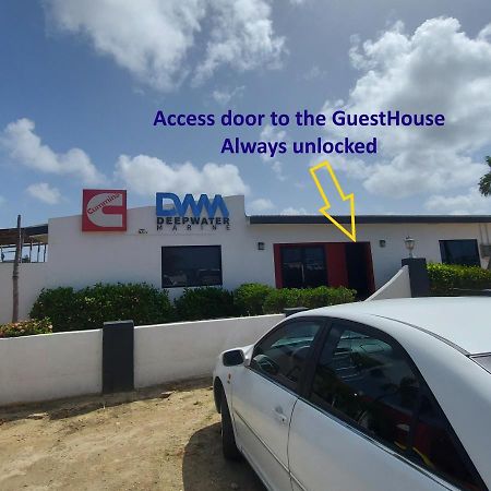 Varadero Marina Airport Guests Rooms Oranjestad Exterior foto