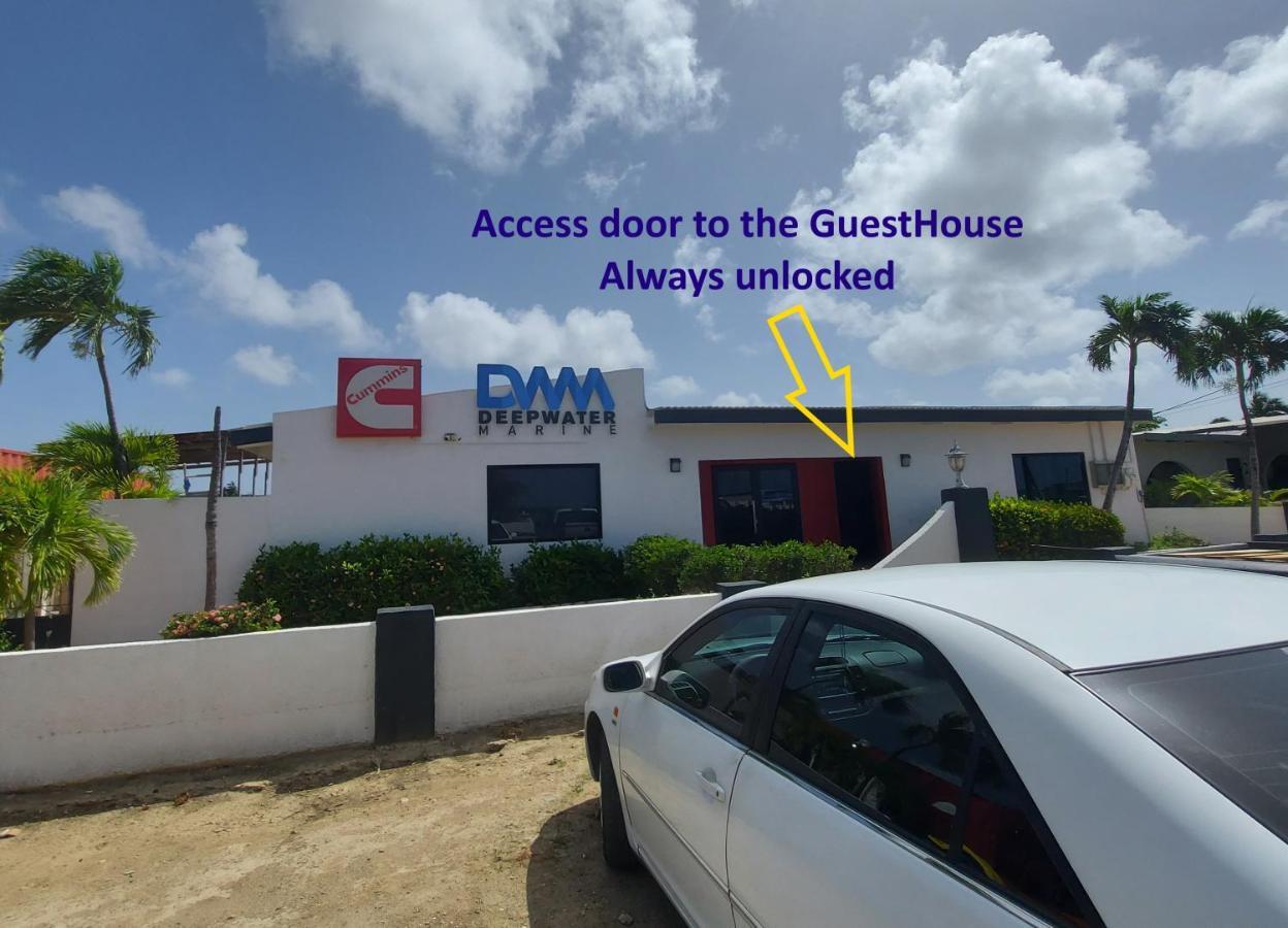Varadero Marina Airport Guests Rooms Oranjestad Exterior foto