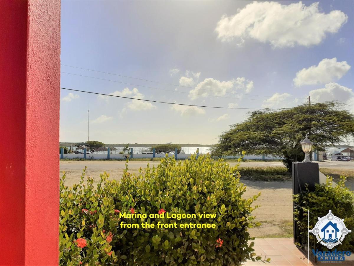 Varadero Marina Airport Guests Rooms Oranjestad Exterior foto